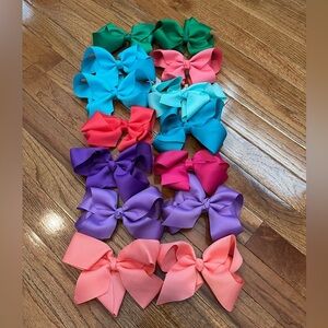 Set of 14 girls large hair bows. All with aligator clips